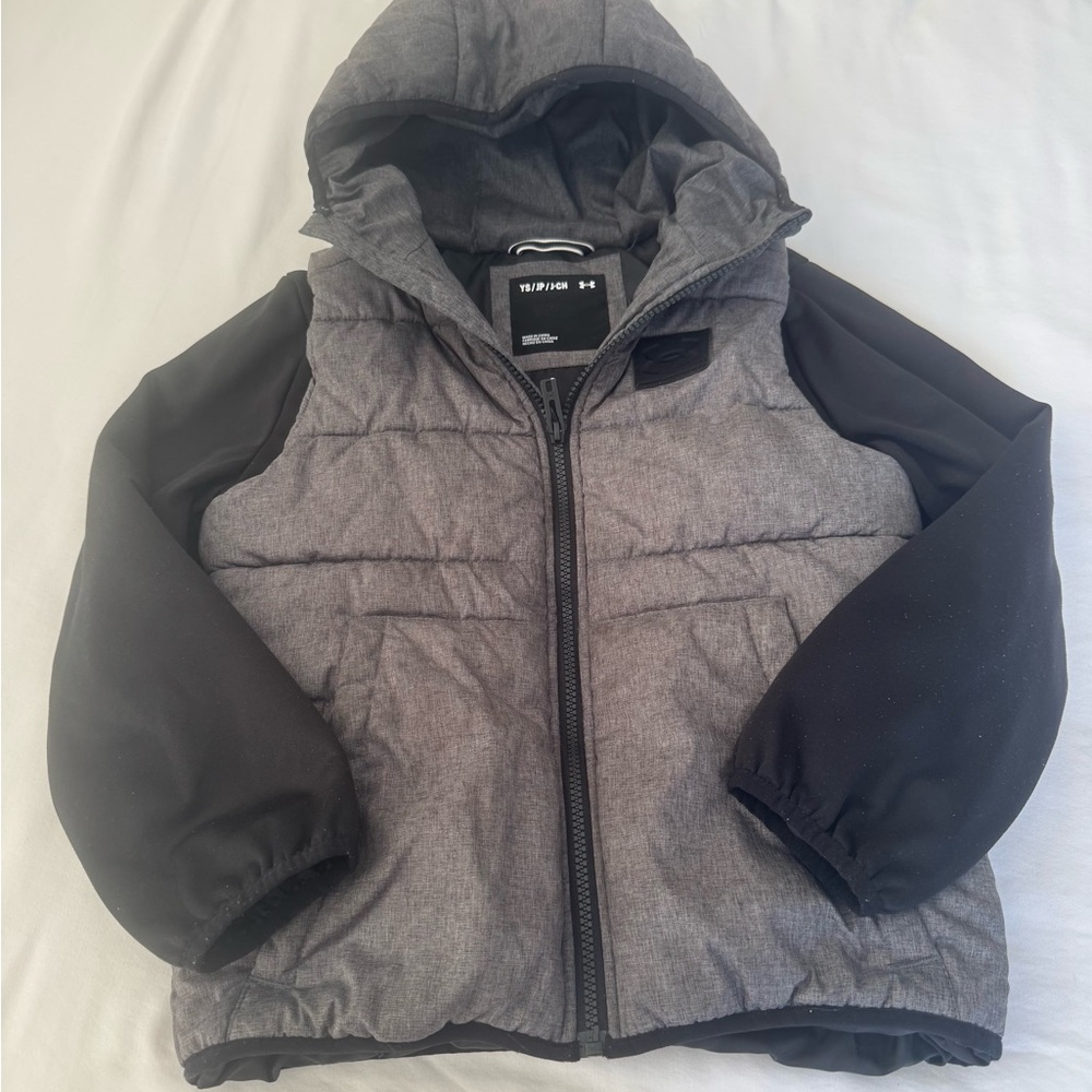 Under Armour Size 8 Kids Black and Gray Puffer vest/jacket combo